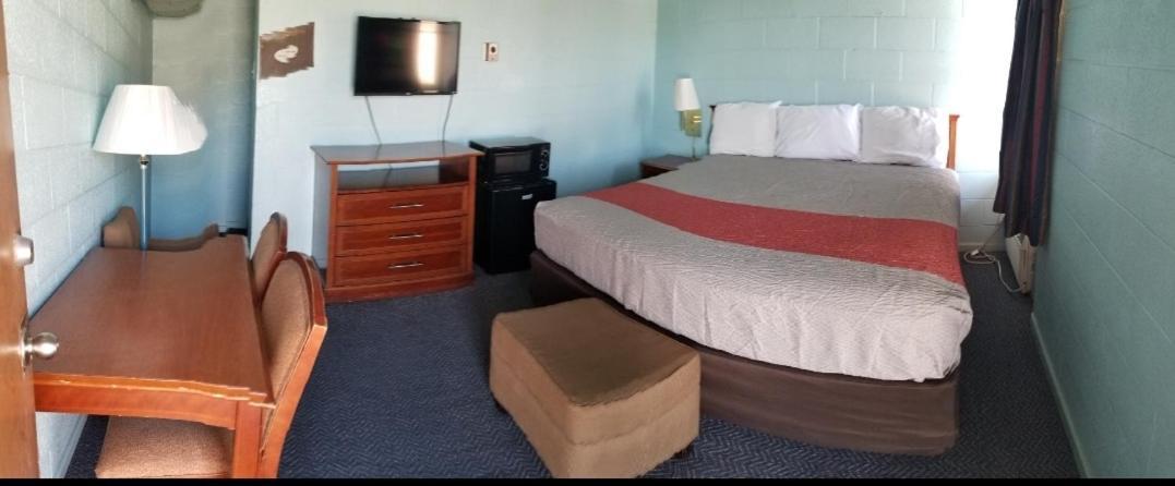 سونورا Holiday Host Motel المظهر الخارجي الصورة