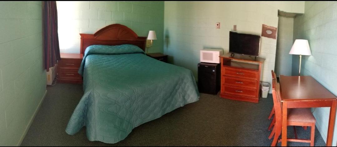 سونورا Holiday Host Motel المظهر الخارجي الصورة